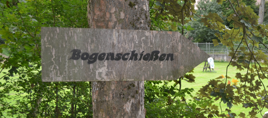 Intuitives Bogenschießen als Jugendsport zum Thema Konzentration und ganzheitliches Körpergefühl