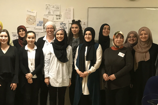 Soufeina Hamed hat ein Seminar für muslimische Frauen in Heilbronn im Rahmen von ilevel - Kunst auf Augenhöhe gegeben